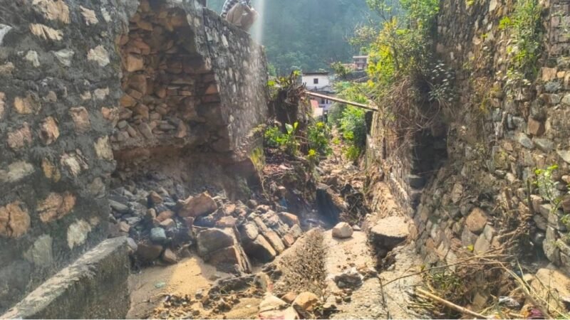 BREAKING: नारायणबगड़ अस्पताल में दर्दनाक हादसा, दीवार गिरने से चिकित्सा प्रभारी डॉ. नवीन चंद्र डिमरी की मौत