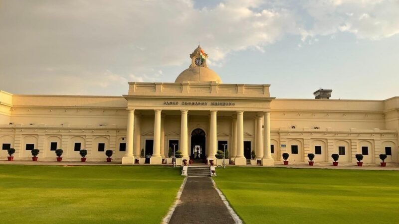 IIT रुड़की की सोशल मीडिया एडवाइजरी पर विवाद, कहा- आंदोलन का समर्थन न करें, वायरल होने के बाद दी सफाई
