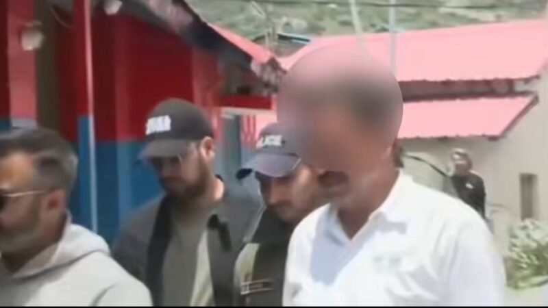 बदरीनाथ धाम थाली भेंट अनियमितता: SIT ने तत्कालीन मंदिर अधिकारी राजेन्द्र चौहान को किया गिरफतार, CCTV में कैद है पूरी घटना 