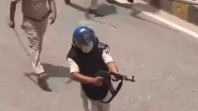 बिहार बंद हिंसा: सिवान में AK-47 से फायरिंग करने वाला सिपाही निलंबित, विभागीय जांच के आदेश