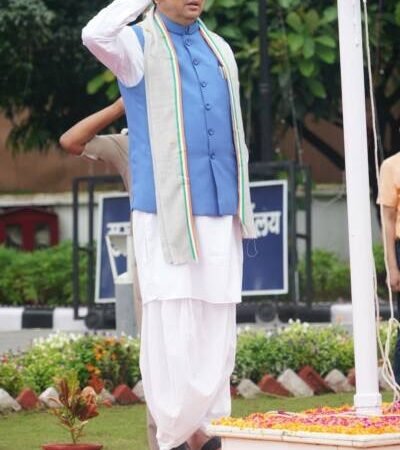 स्वतंत्रता दिवस पर मुख्यमंत्री धामी ने परेड ग्राउंड में फहराया तिरंगा, सात बड़ी घोषणाओं का किया ऐलान