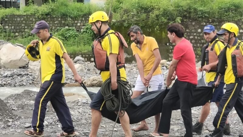 सहस्त्रधारा में स्नान के दौरान डूबे व्यक्ति का शव दो किलोमीटर दूर मिला, SDRF ने चलाया सर्च अभियान