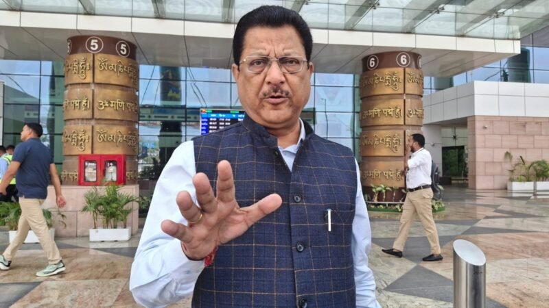 खड़गे के दौरे की सफलता से भाजपा बौखलाई : धस्माना