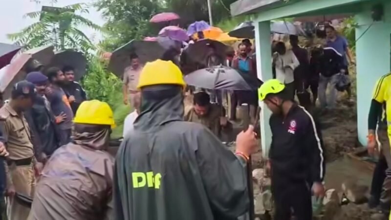 उत्तराखंड में भारी बारिश का कहर: मकान में घुसा मलबा, एक ही परिवार के तीन लोगों की मौत, SDRF और पुलिस ने चलाया रेस्क्यू अभियान