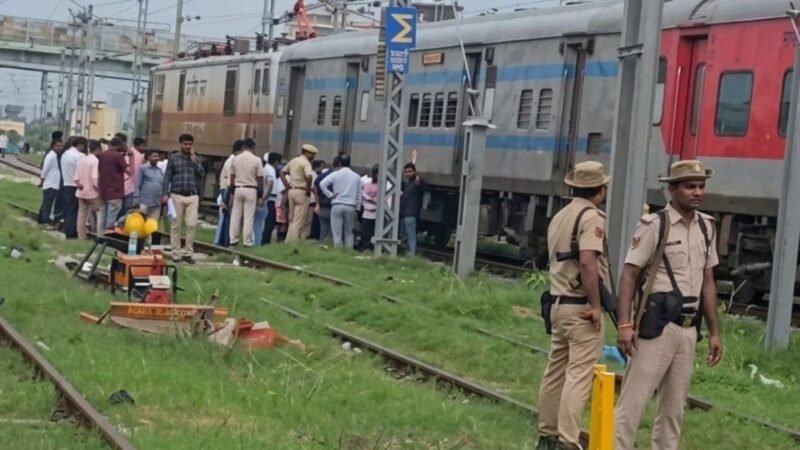 बड़ा रेल हादसा टला, महानंदा एक्सप्रेस के तीन हिस्से पटरी से उतरे