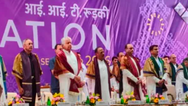 IIT रुड़की के दीक्षांत समारोह में पहुंचे NSA अजीत डोभाल और CDS जनरल सुब्रमणि